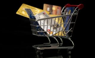 Carrito de compras con tarjetas.