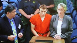 Nghi phạm xả súng Nikolas Cruz, 19, trong buổi điều trần tại tòa án quận Broward