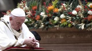 Papa Francis mu misa yo mw'ijoro rya Noel kw'isengero rikuru i Vaticano ryitiriwe Umutakatifu Petero, 24/12/ 2019