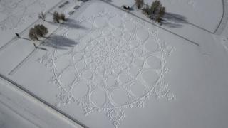 Simon Beck snow drawing