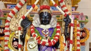 நின்ற கோலத்தில் காட்சி