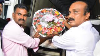 காஷ்மீர் கல்வீச்சு - கொல்லப்பட்ட தமிழக இளைஞரின் உடல் சென்னை வருகிறது