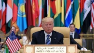Presiden Trump di KTT Islam Arab Amerika di Riyadh pada tahun 2017.