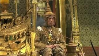 شهدت العاصمة التايلندية بانكوك مراسم تتويج الملك الجديد ماها فاجيرالونغكورن الذي كان قد تولى هذا المنصب بعد وفاة والده عام 2016.