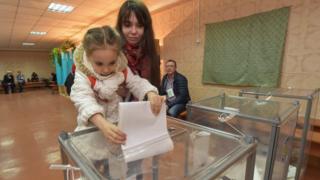 Жінка з дівчиною