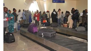 Pendant la fermeture de l'aéroport, tous les vols en provenance et à destination d'Abuja étaient redirigés vers la ville de Kaduna, à 220 km plus au nord.