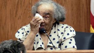 Fannie Lee Chaney wipes her eyes while testifying at trial in 2005