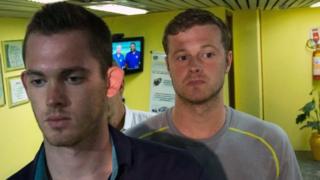 Gunnar Bentz kushoto na Jack Conger walihojiwa na polisi Rio