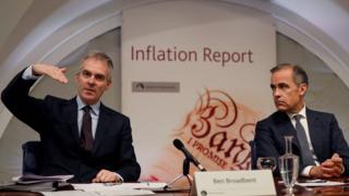 英格兰银行副行长本·布洛德本特(Ben Broadbent)与行长马克·卡尼(右)