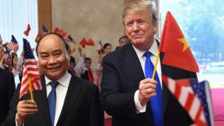 Tổng thống Donald Trump ở Hà Nội tháng Hai 2019, gặp Thủ tướng Nguyễn Xuân Phúc