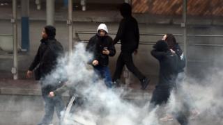 Столкновение молодежи с полицией в пригороде Парижа Бобиньи. Фото: 16 февраля 2017 г.
