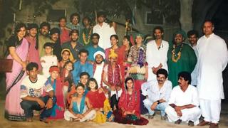 আজোকা থিয়েটারের সদস্যরা ১৯৮৮ সালে