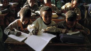 የታሪክ መማሪያ መጻሕፍት ለምን ይከለሳሉ?