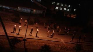 ስሟ እንዲጠቀስ ያልፈለገች ተማሪ የላከችልን ምስል እንደሚየሳየው ደብረ ታቦር ዩኒቨርሲቲ በፀጥታ አካላት ተከቧል