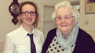 Mary Roberts a Megan