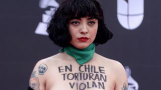 Mon Laferte en los Grammy.