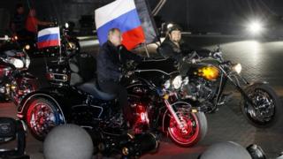 Putin monta moto