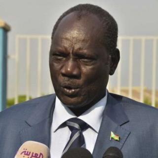 Ces trois hommes sont accusés de violations de droits de l'homme et de tentative de saboter le processus de paix au Soudan du Sud.