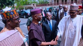 Aarẹ Buhari pẹlu oloye John Odigie nibi ipade