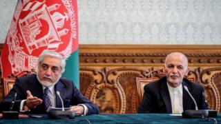 Abdullah Abdullah (left) and Afghan President Ashraf Ghani at a signing ceremony in Kabul. Photo: 17 May 2020