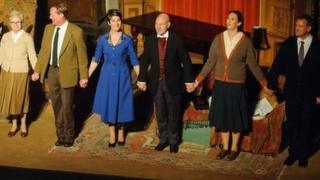 Julie Walters, Iain Glen, Tamsin Greig, Patrick Stewart, Miranda Hart a Hugh Bonneville, wnaeht berfformiad arbennig o'r 'Mousetrap' pan yn dathlu 60 mlynedd o fodolaeth