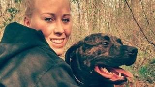 Bethany Stephens e um de seus cães