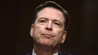 上院公聴会で証言するジェイムズ・コーミー氏
