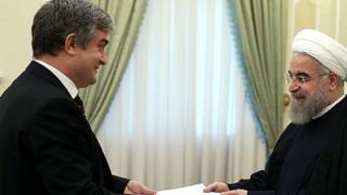 سفیر دانمارک در تهران در هنگام ارائه استوارنامه به حسن روحانی. او از ایران به کشورش فراخوانده شده است