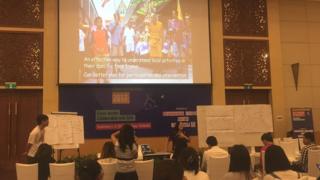 Chương trình được tổ chức chỉ một ngày sau khi thủ tướng Hun Sen của Campuchia phạt tờ Cambodia Daily 6,3 triệu đô la Mỹ tiền thuế