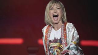 Olivia Newton-John, 71, performed with Australian singer Mitch Tambo