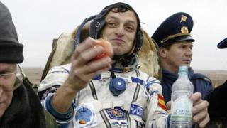 Pedro Duque, recién regresado tras su primer viajes espacial.
