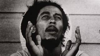 Bob Marley yaririmvye ururirimbo "Zimbabwe" igihe c'ukwikukira kw'ico gihugu mu 1980