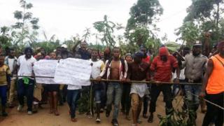 Young pipo dey protest