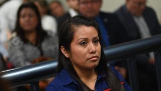 Evelyn Beatriz Hernandez Cruz (ortada)