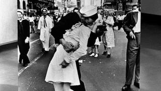 Поцелуй на Таймс-Сквер в 1945 году