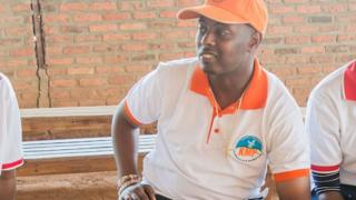 Umuhanzi Kizito Mihigo azwi cyane mu ndirimbo ziririmbirwa Imana, izivuga amahoro n'ubwiyunge