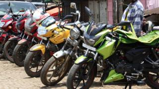 በአዲስ አበባ የቆሙ ሞተር ብስክሌቶች