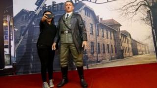 Sanamu moja ya Adolf Hitler inayotumika sana kwa picha za ''Selfie'' na wageni katika makavazi ya Indonesia imeondolewa.