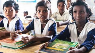 কর্মকর্তারা বলছেন বাংলাদেশে মোট সরকারি প্রাথমিক বিদ্যালয়ের সংখ্যা ৬৫ হাজার ৫৯৩টি।