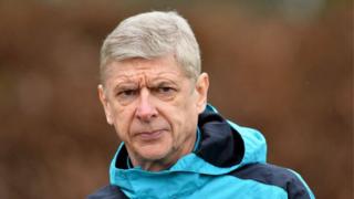Sai a karshen kaka Arsene Wenger yake sabunta kwantiraginsa da Arsenal