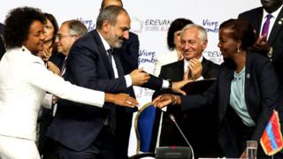 Louise Mushikiwabo (iburyo) agiye kuboyobora Francophonie mu myaka ine iri imbere
