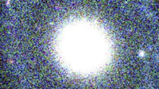 Galaxia PGC 1000714 en la que puede verse un centro circular