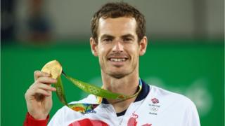 Murray holding up his Olympic gold medal