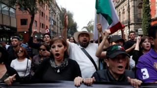 Manifestación contra los planes de cancelar el nuevo aeropuerto en Ciudad de México.