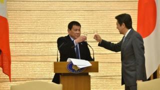 Ayo majambo prezida Duterte yayumvise ari mu ndege aja mu gihugu c'Ubuyapani
