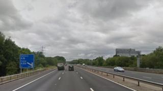 M27 westbound, approaching junction 2