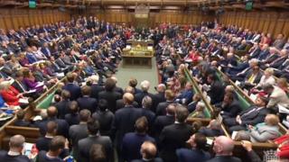 英國下議院批准首相6月8日提前大選決定
