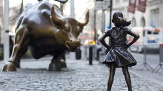 Wall Street meydanındaki "korkusuz kız" heykeli
