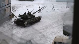Келишимге ылайык жаңжалдашып жаткан тараптар оор куралдарды алып чыгып кетиши керек.