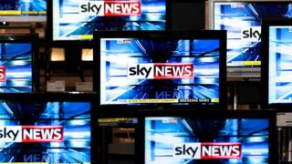 Спустя почти три десятилетия после того, как Руперт Мердок основал вещательную компанию, в которую входит Sky News, три американские компании боролись за его будущее